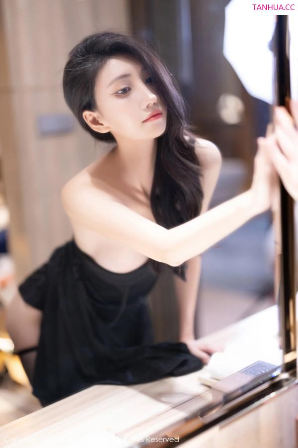   [XiuRen]高清写真图 2023.12.19 No.7830 章芃芃 清纯美腿第51张图片